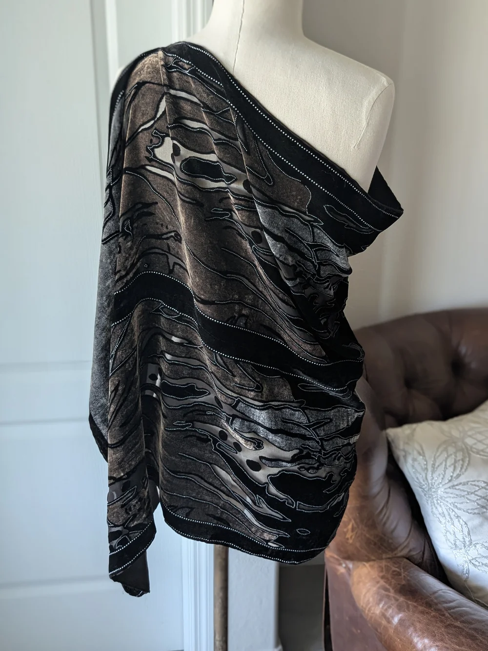 Women’s Draped Poncho Scarf - Black & Gray